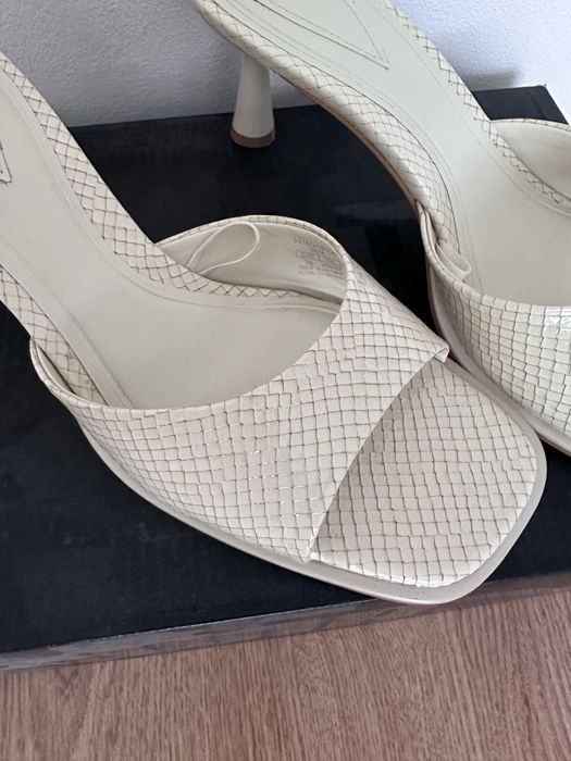 Стильные босоножки zara