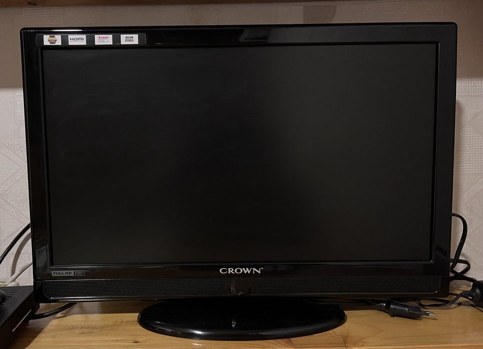 Телевизор Crown 22”