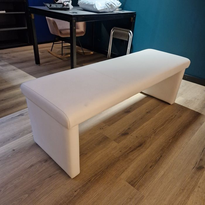 Banca hol, pat matrimonial