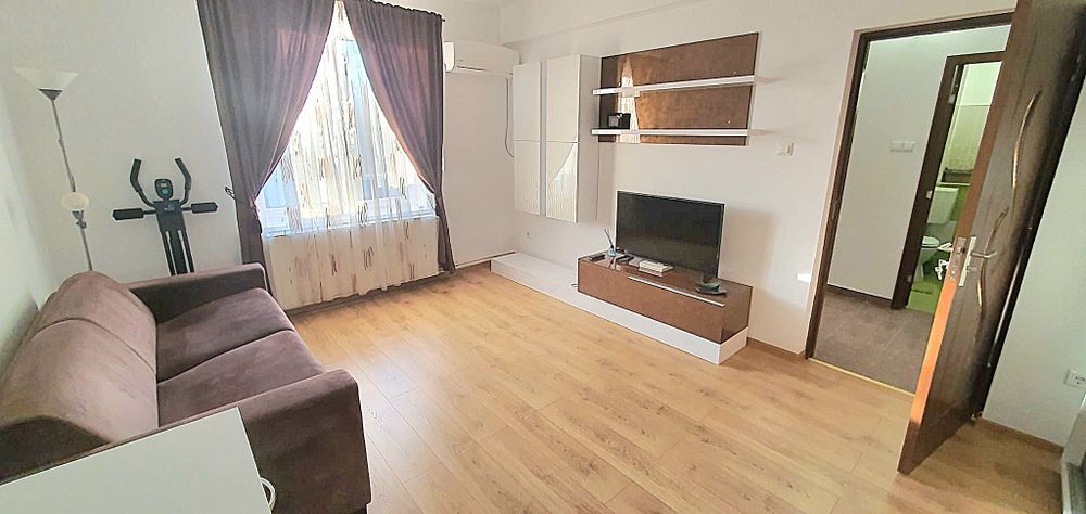 Închiriez ap 1 cam ultracentral (Statuia Nespălată) et3 dec f spațios