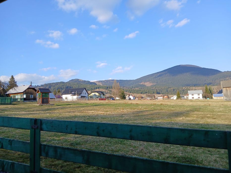 Teren intravilan de vânzare la 10 km de Vatra Dornei