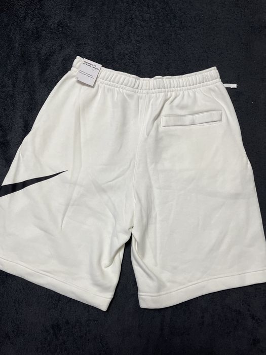Pantaloni scurți nike albi (doar cu avans)