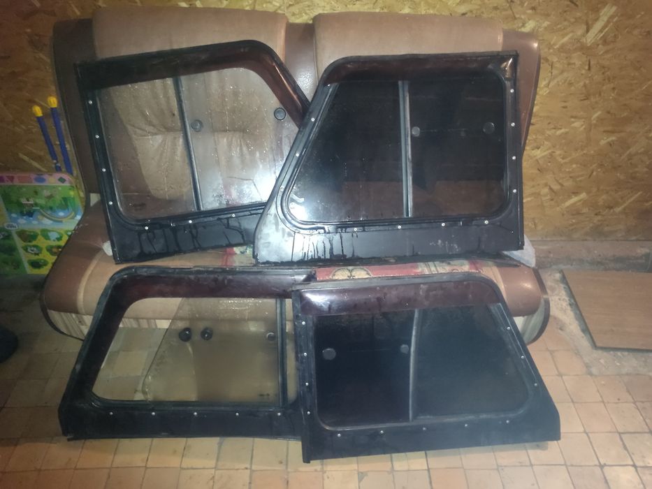 Форточки на Уаз Хантер