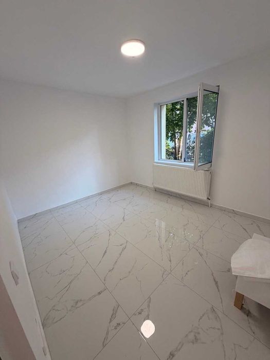 Apartament 2 camere, 45 mp, parter, Aleea Trandafirilor - ideal cabinet, birou sau salon
