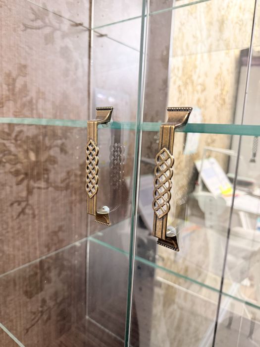 Продам Шкаф-сервант