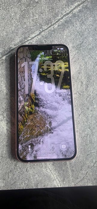 Телефон IPhone 13