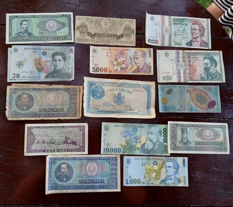 Vind colecție proprie de bancnote și monete