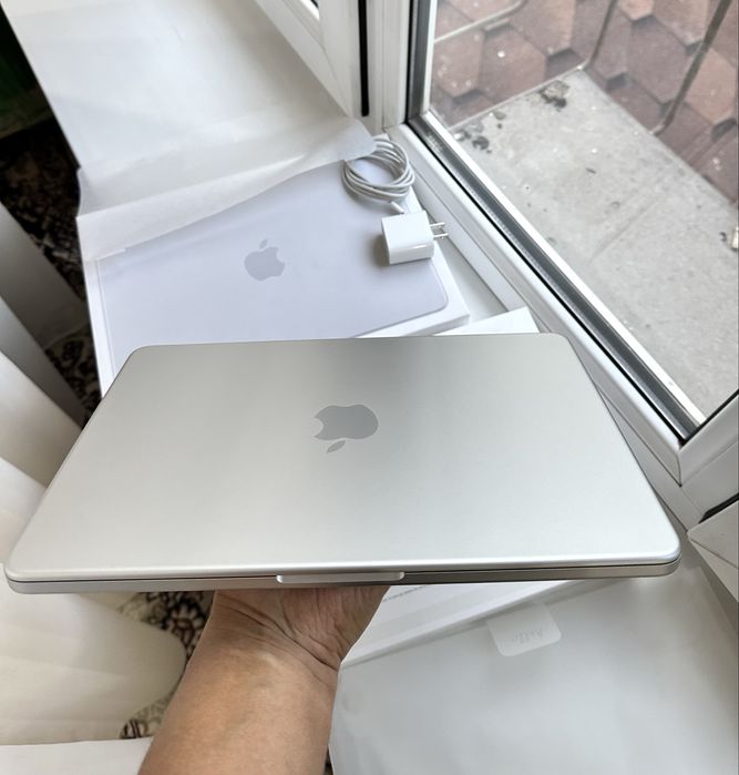 MacBook Neo Silver 8/256GB LLA