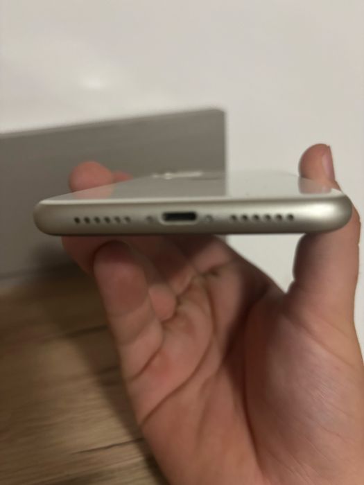 Vand iphone 11 Cu Husa Mobilfox