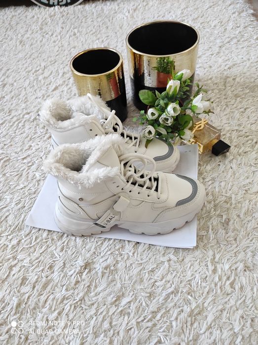 Кроссовки зимние.