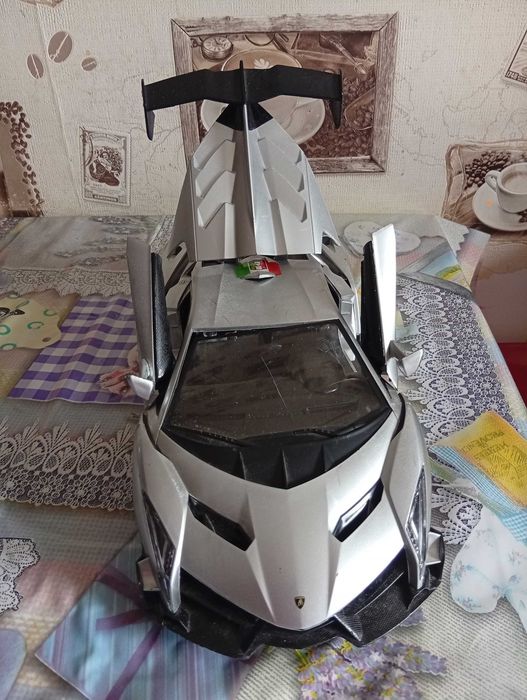 Mașina Lamborghini