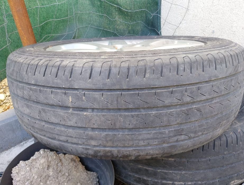 De vânzare cauciucuri plus geante