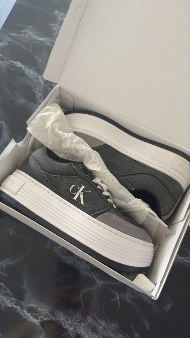 Calvin Klein, Adidas маратонки, сникърси