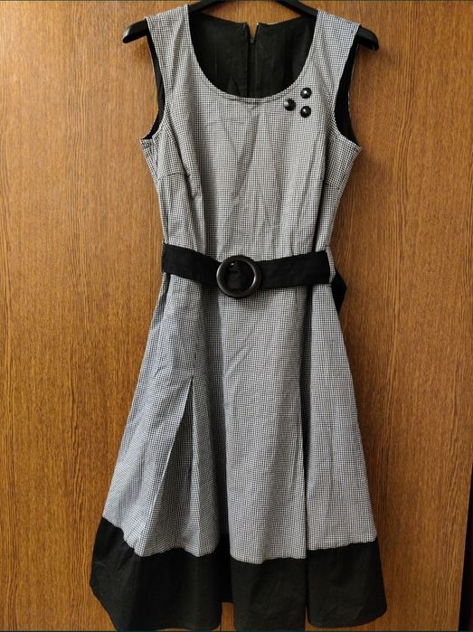 Bolero Agnes Toma, Sarafan negru cu vesta