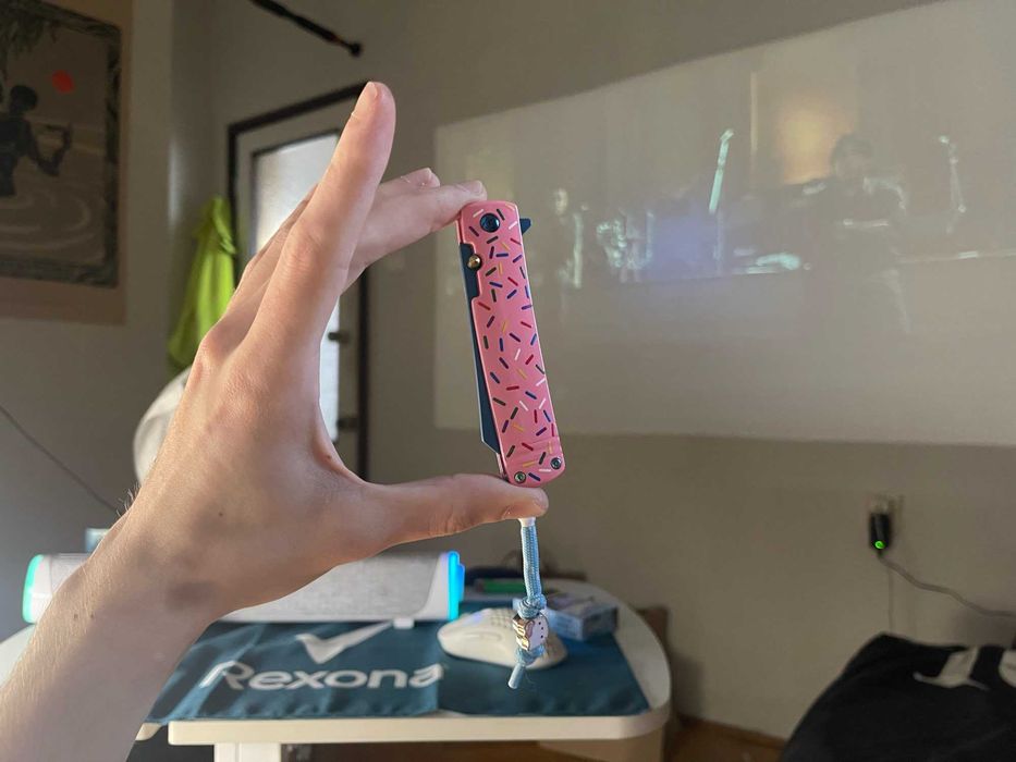 Briceag cutit pliabil premium Roz Donut Sparkles, maner aluminiu