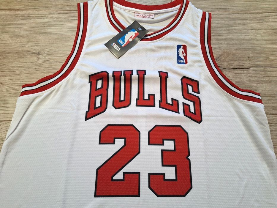 Баскетболен потник на Майкъл Джордан #23#Чикаго Булс#Mitchell & Ness !