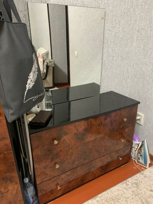 Продаётся б/у гарнитур без кровати .