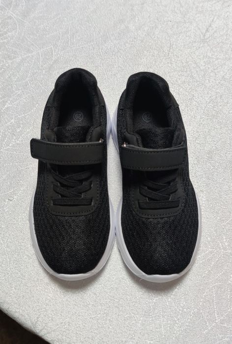 Детски маратонки НОВИ 2 броя, олекотени за момче