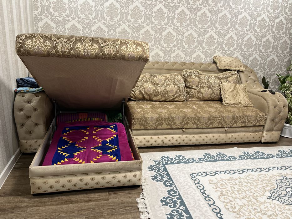 Угловой диван в зал