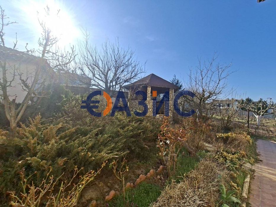 Къща 173 кв. м. на парцел 757 кв. м., в с. близнаци, Общ. Аврен,