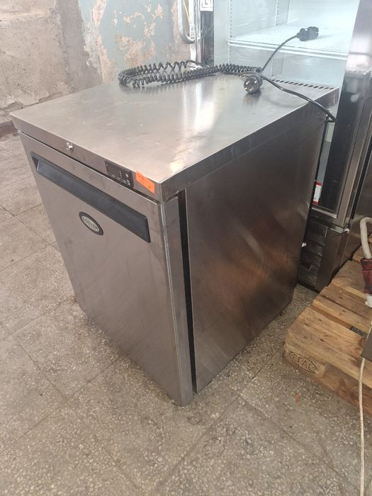 Хладилник професионален подплотов FOSTER