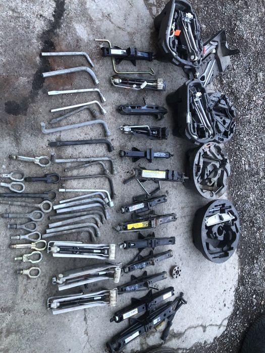 Крик, ключ, кука за автомобили