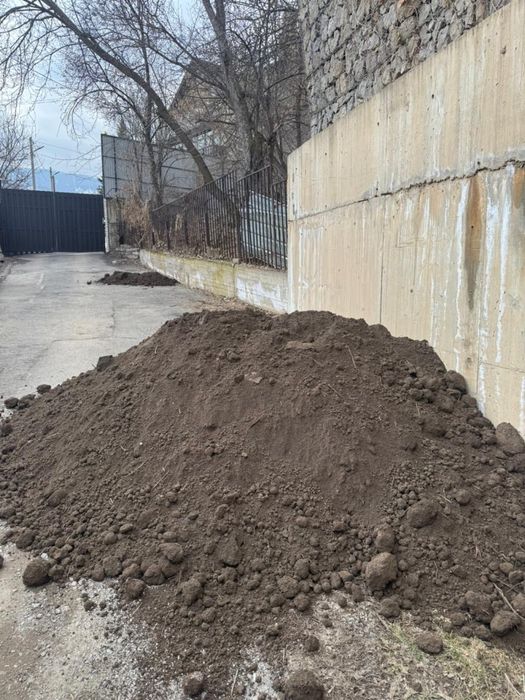 Чернозем горный, грунт, навоз,