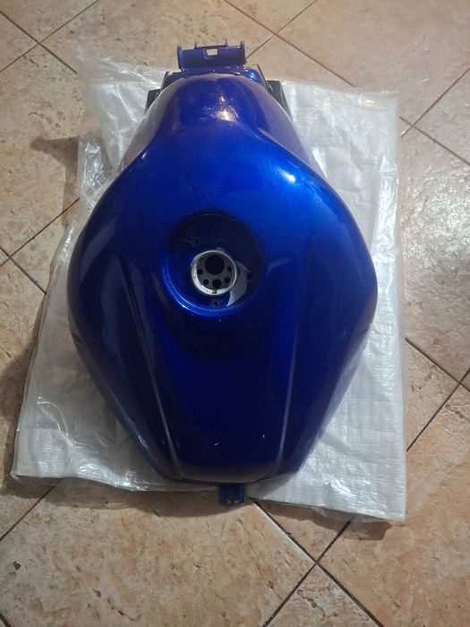 Резервуар за Yamaha R1 2003година