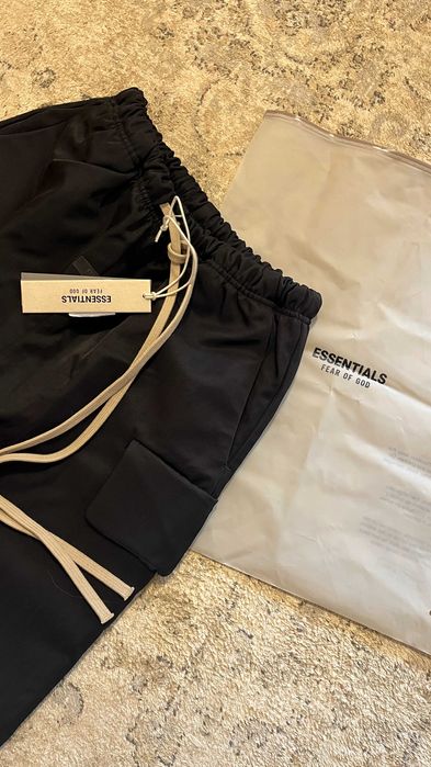 Нови панталони унисекс Essentials
