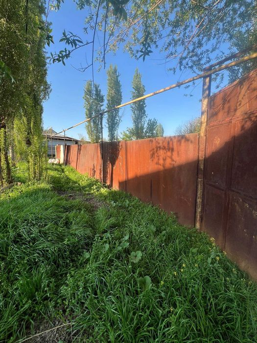 Yer sotiladi ! Zangiota  bozsuv botir maxala 4sotix tekis yer maydoni