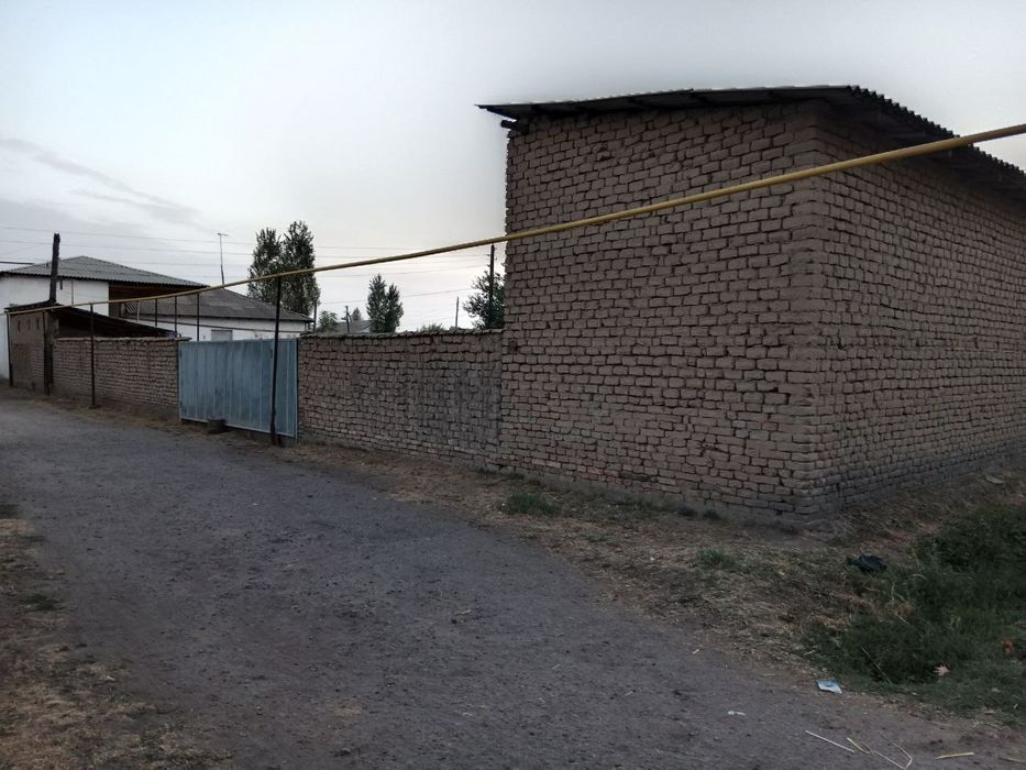 Уй сотилади Ўрта Чирчик туманида