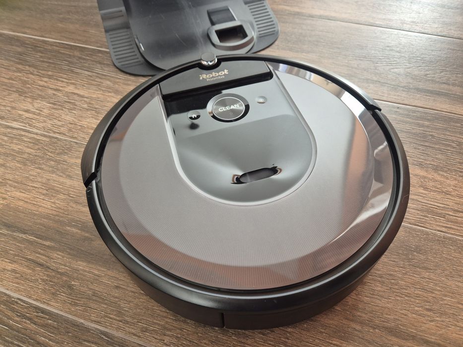 Прахосмукачка робот Irobot Roomba i7+ с ПОДАРЪК аксесоари