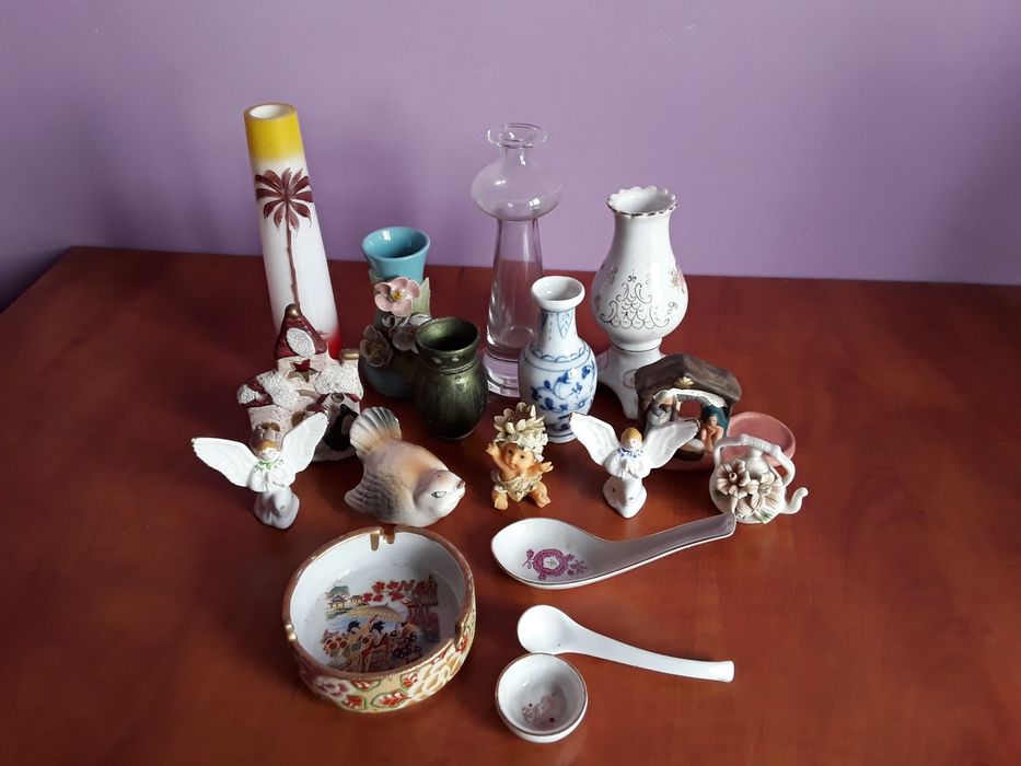 Vând Lot 17 Bibelouri si Vaze Vechi