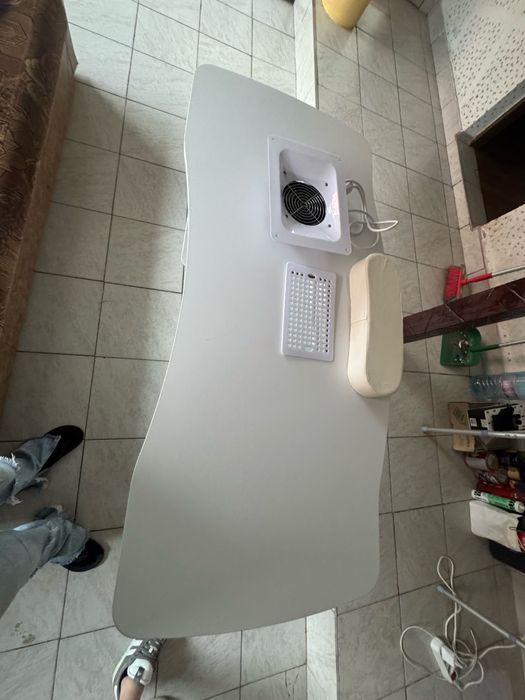 Vand masa cupio de unghii cu aspirator
