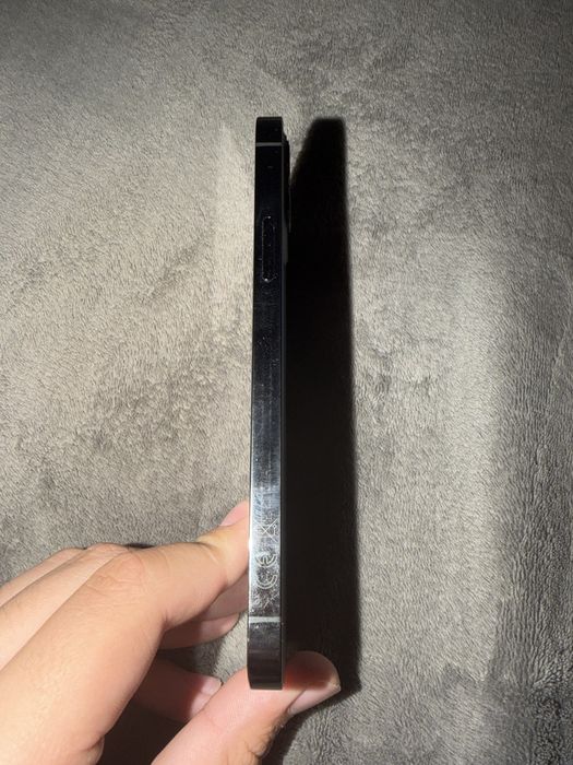 Dau la schimb ps4,1tb , iphone 12 pro 128 gb, mufa trebuie schimbata si mai am cateva jocuri la ps4, accept si oferte cash