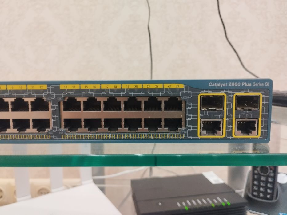 CISCO 2960-24TC-S
