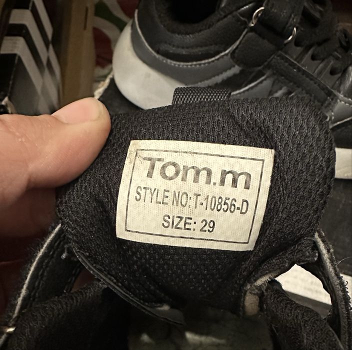 Продам детские кроссовки