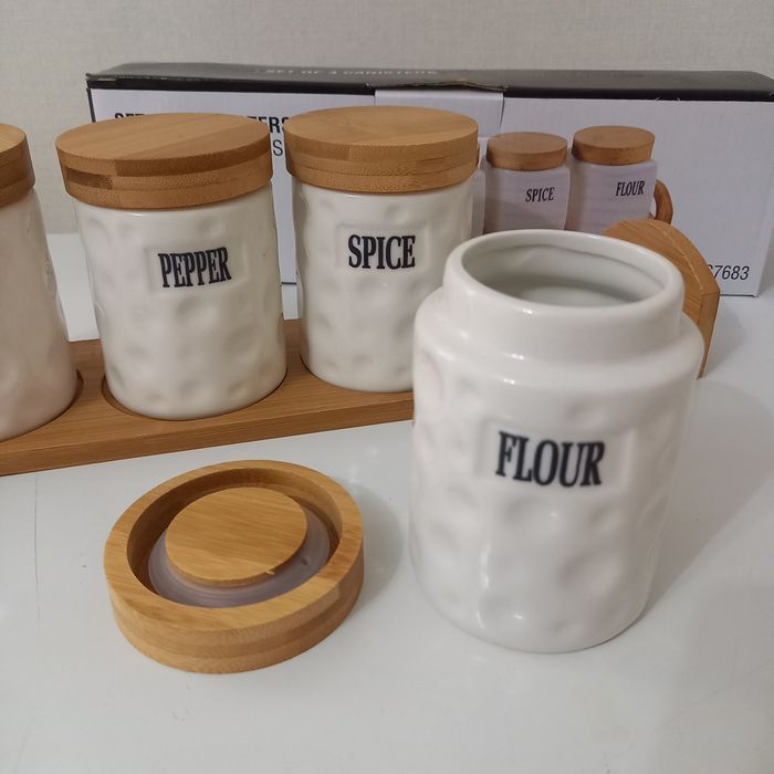 Набор банок для специй на подставке