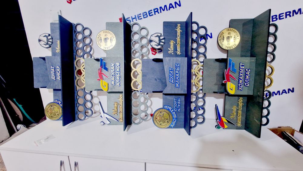 Медальница на заказ