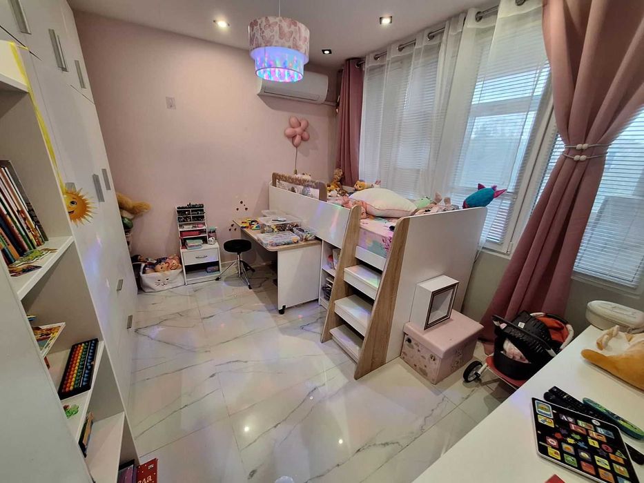 Просторен апартамент С 4 спални за продажба в района на Манастира, Казанлък – 118 кв.м., след ремонт, с търговско помещение