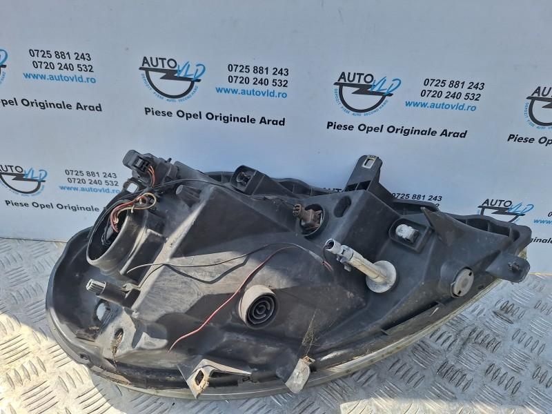 Far stanga cu semnalizare Opel Vivaro