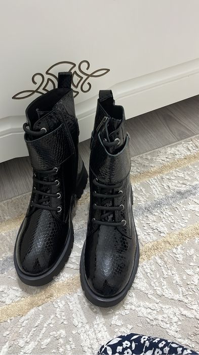 Продам демисезонную ботинки