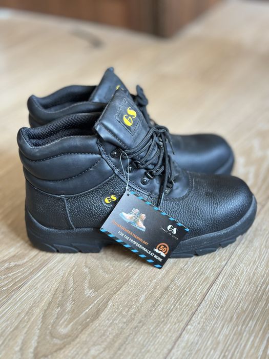 Продаётся спецобувь и спецодежда