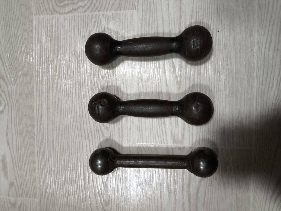 Гантели. В хорошем состоянии.