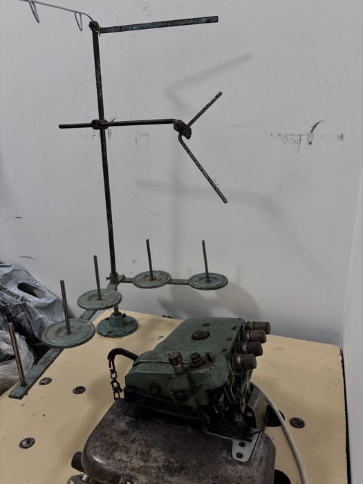 Оверлок б/у рабочий