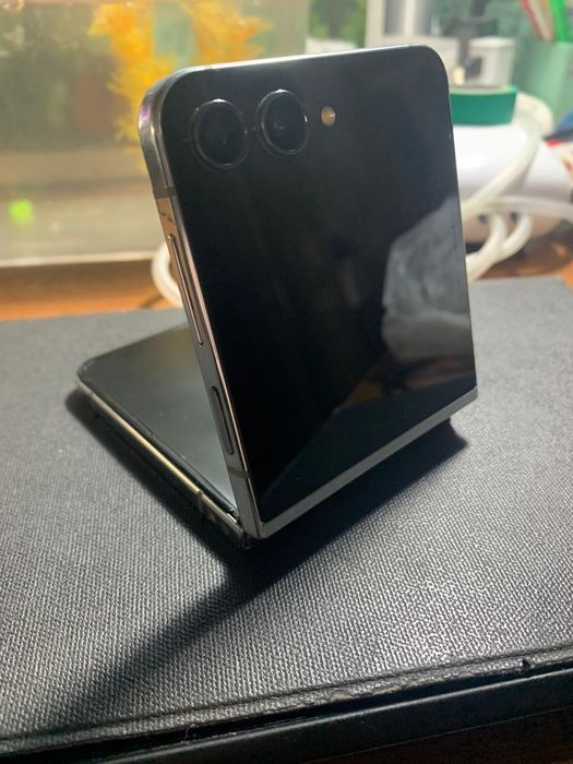 Galaxy Z Flip5  продам.