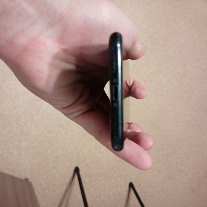 Продам Iphone se 2020