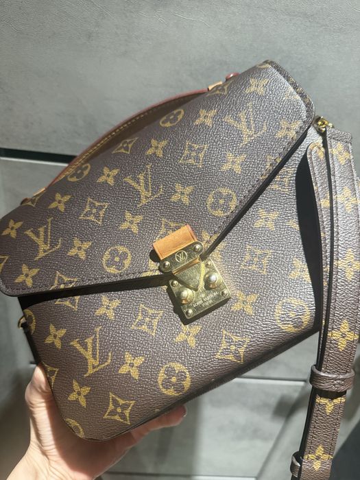 LV б/у 900.000 тенге