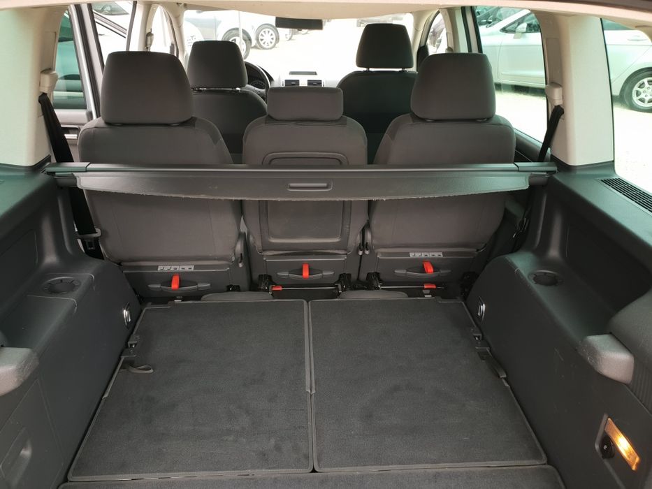 Продавам щора за багажник тоуран /vw touran 2008г.
