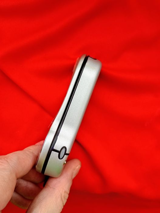 Motorola v70 Nou + accesorii originale ( decodat,folie pe clapetă)